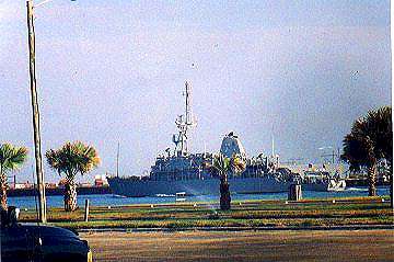 navyboat.jpg (19507 bytes)